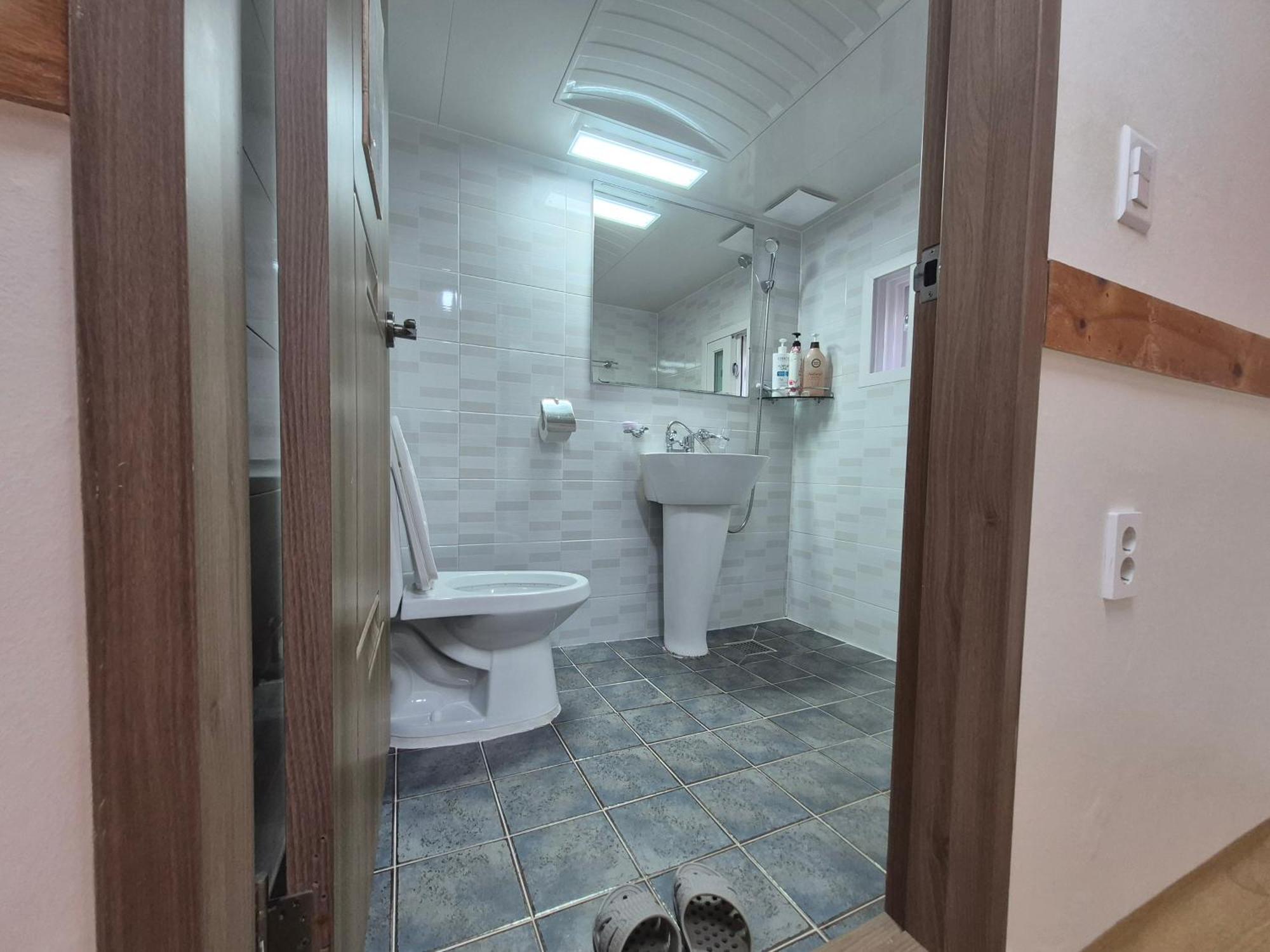 Jeonju Tosarang Guesthouse Ngoại thất bức ảnh