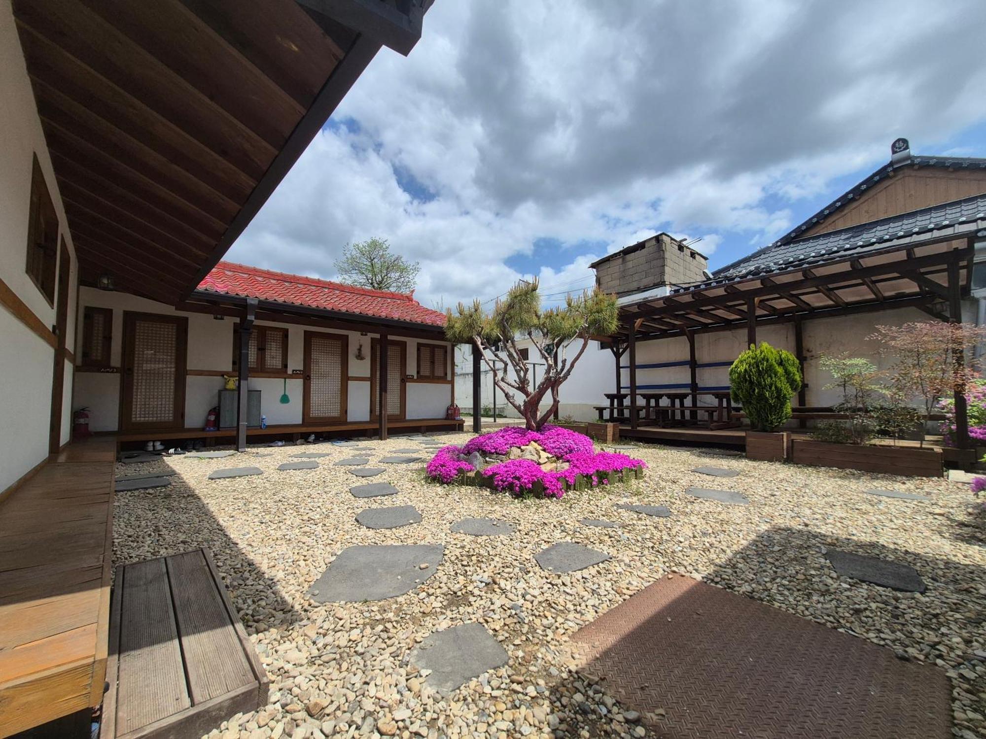 Jeonju Tosarang Guesthouse Ngoại thất bức ảnh